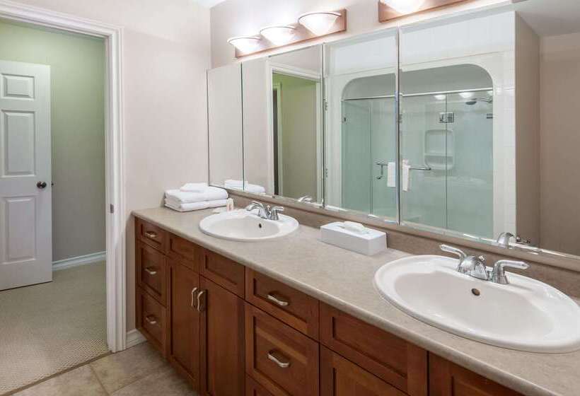 فندق Super 8 By Wyndham Cochrane