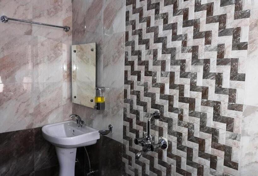 Bed and Breakfast Avlokan  Near Kainchi Dham Mandir