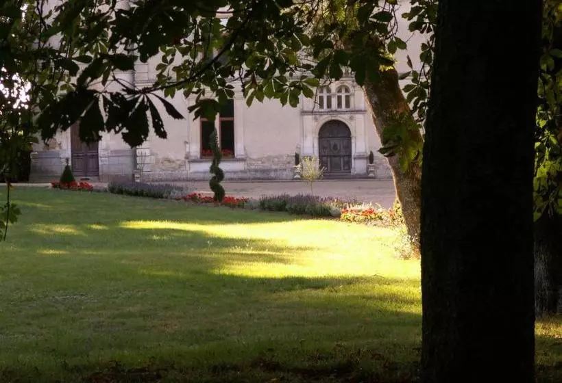 ベッドアンドブレックファースト Château De La Court D Aron