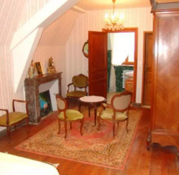 ベッドアンドブレックファースト Château De La Court D Aron