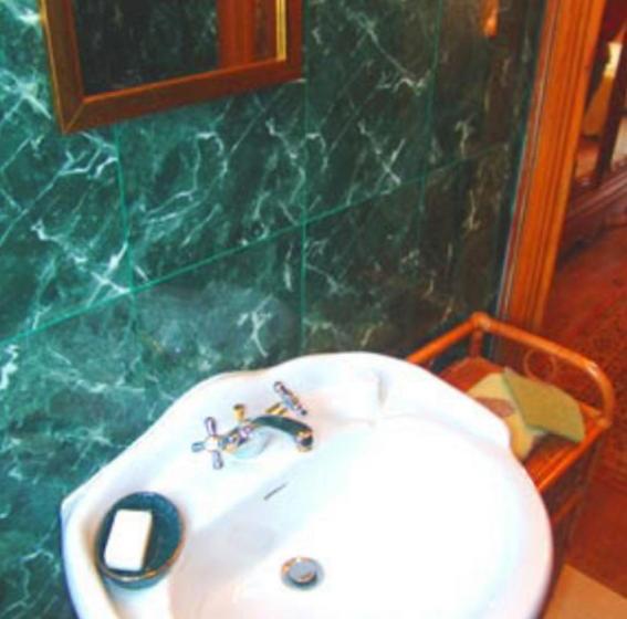 ベッドアンドブレックファースト Château De La Court D Aron