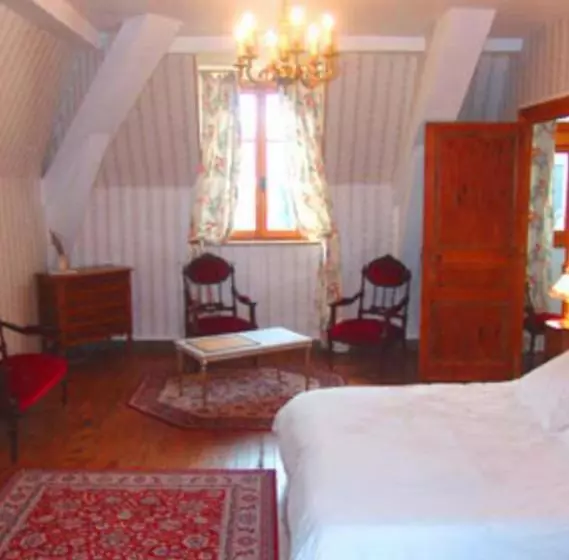 ベッドアンドブレックファースト Château De La Court D Aron