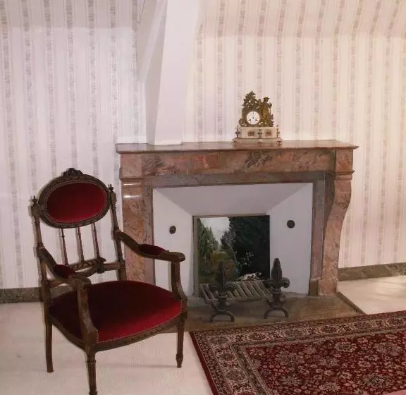 ベッドアンドブレックファースト Château De La Court D Aron