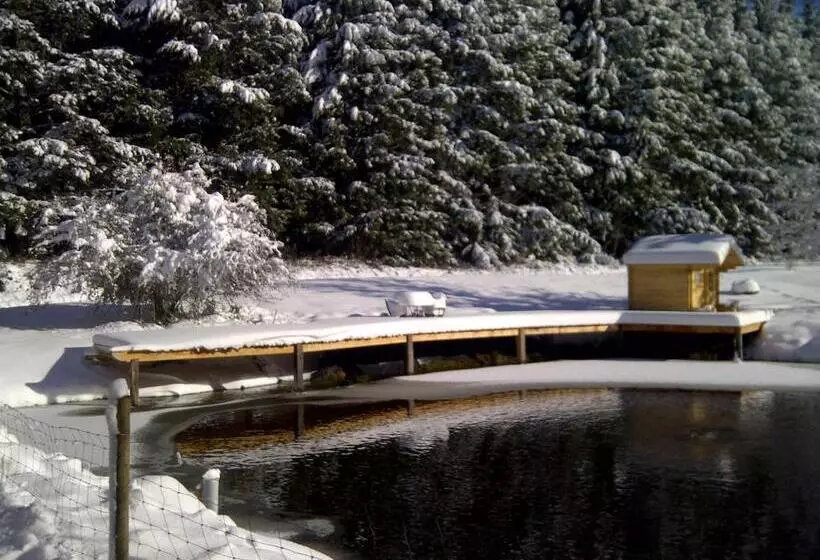 Aamiaismajoitus (B&B) Domaine De Maleval