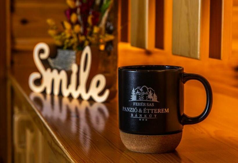 ベッドアンドブレックファースト Fehér Sas Panzió