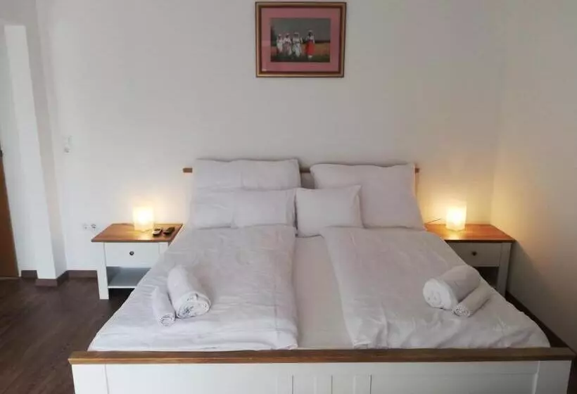 Aamiaismajoitus (B&B) Levanda Panzió