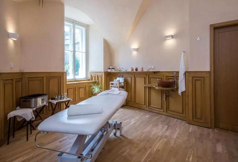 Ea Zamecky Hotel Hruba Skala