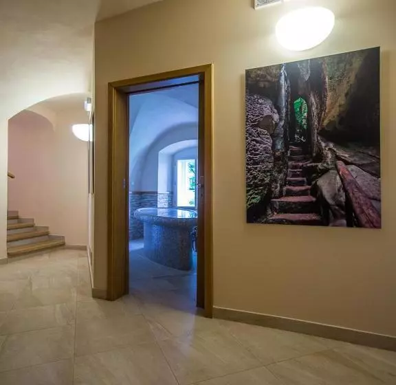 Ea Zamecky Hotel Hruba Skala