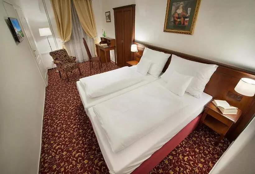 Ea Zamecky Hotel Hruba Skala