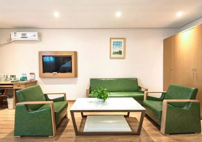 Hotelli Greentree Inn Guangxi Hepu Huanzhusouthrd.transit Center Express