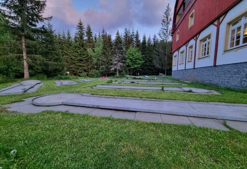 Hotelli Lesní Chata