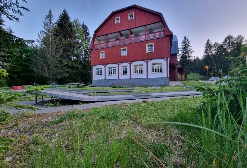 Hotelli Lesní Chata