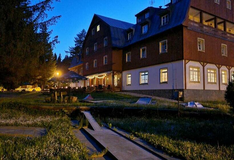Hotelli Lesní Chata