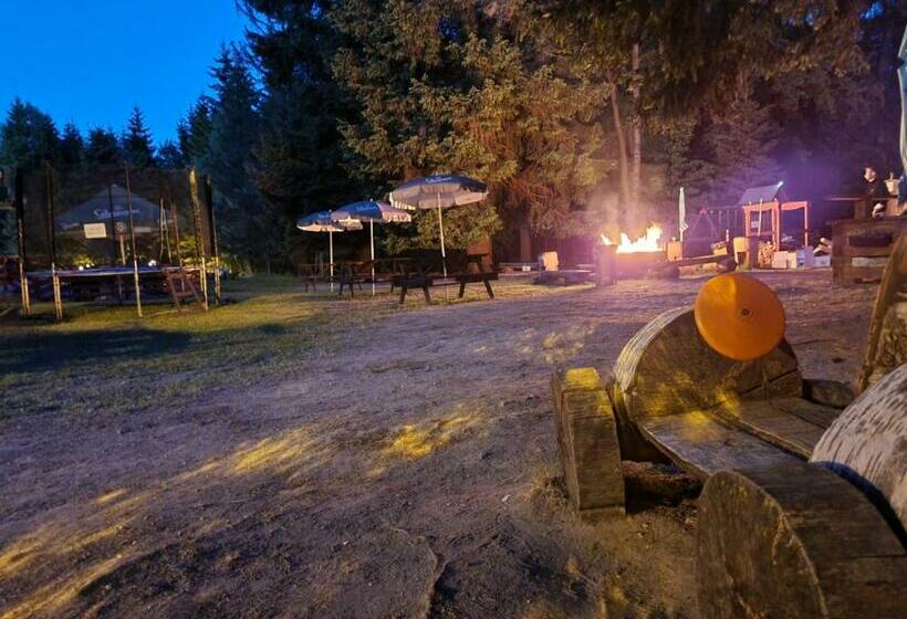 Hotelli Lesní Chata