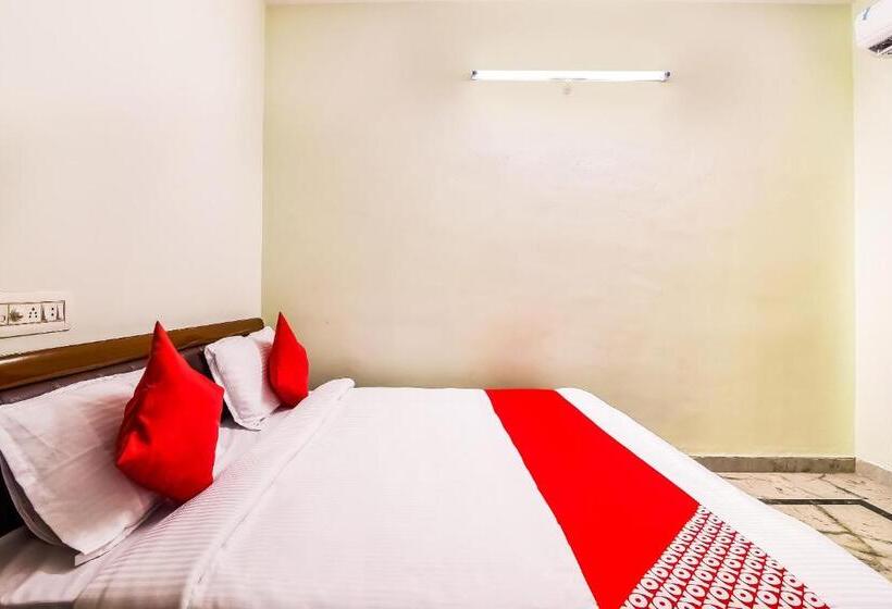 בית מלון כפרי O Kartikeya Park View Residency