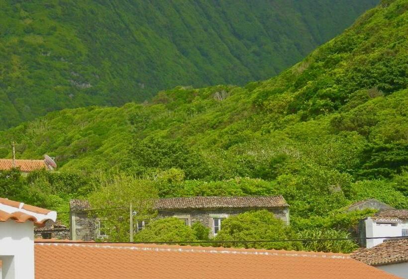 פנסיון Alojamentos Flores Island