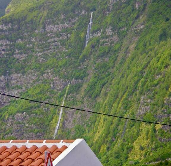 פנסיון Alojamentos Flores Island