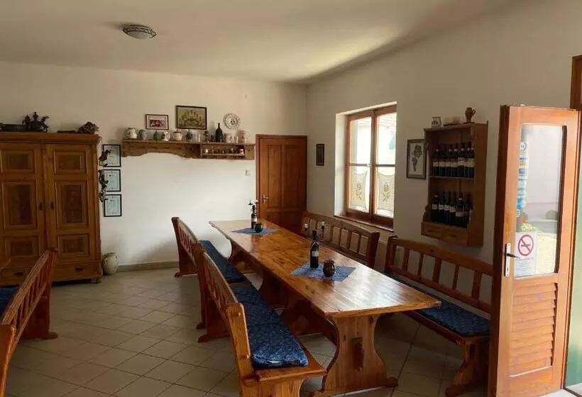 Aamiaismajoitus (B&B) Mayer Pince Panzió