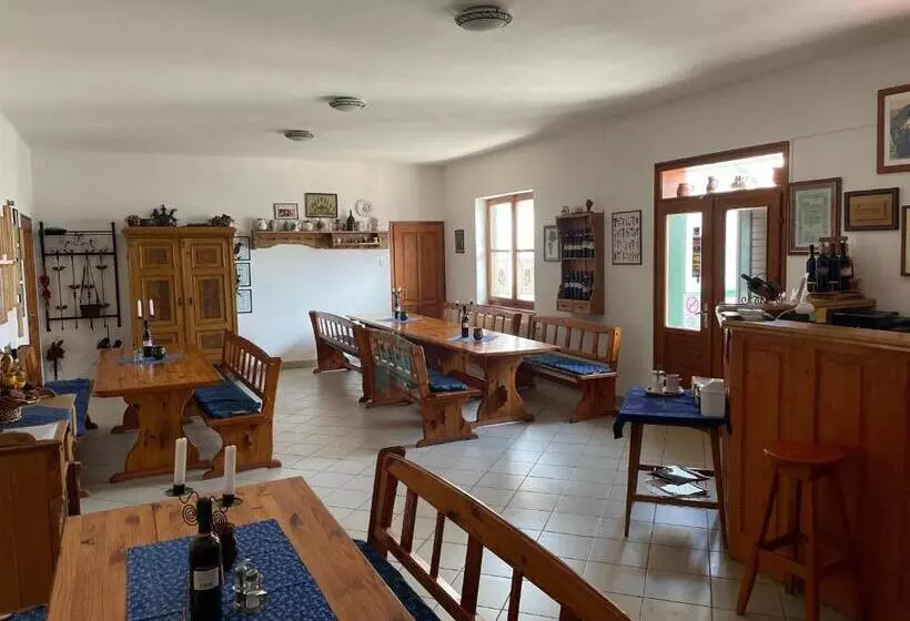 Aamiaismajoitus (B&B) Mayer Pince Panzió