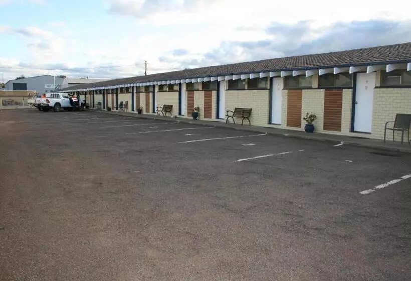 モーテル The Plains Motor Inn