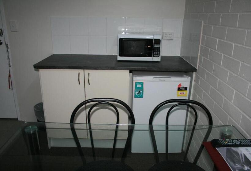 فندق على الطريق The Plains Motor Inn