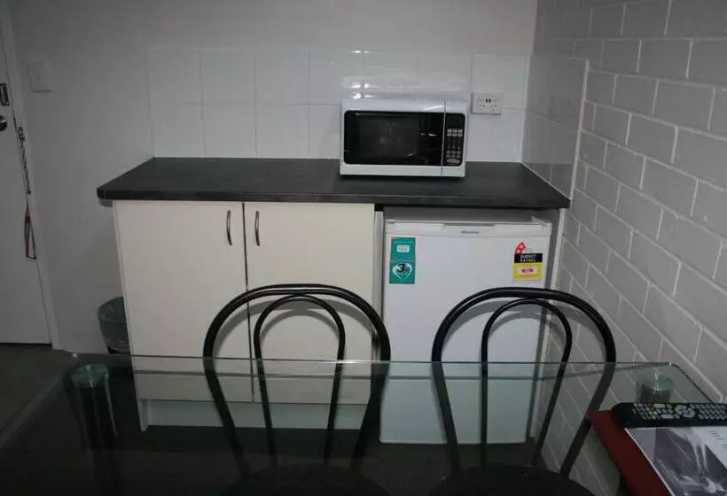 モーテル The Plains Motor Inn