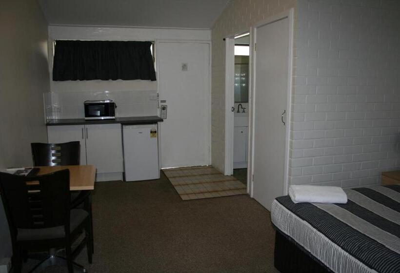 فندق على الطريق The Plains Motor Inn