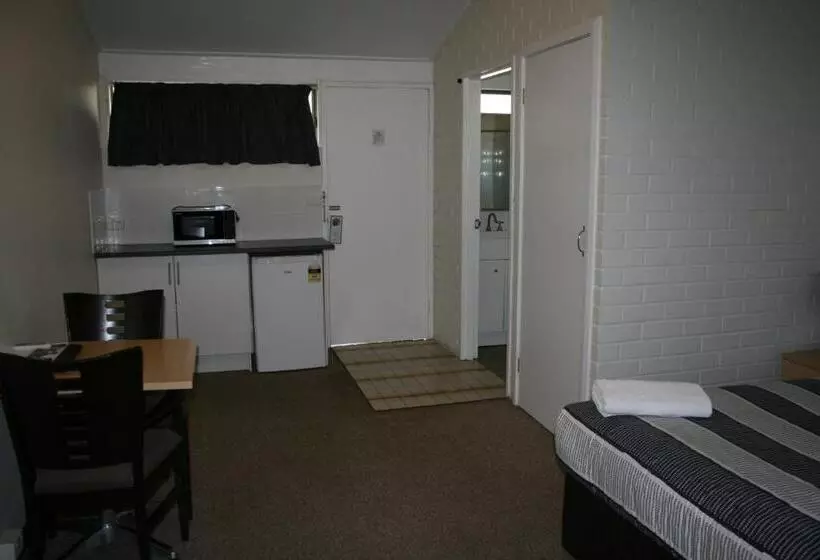 モーテル The Plains Motor Inn