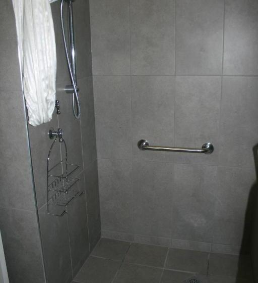 فندق على الطريق The Plains Motor Inn