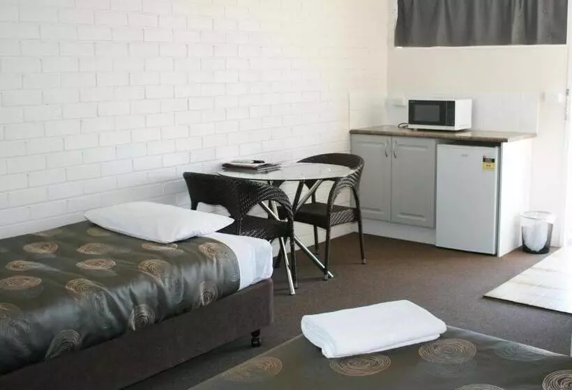 モーテル The Plains Motor Inn