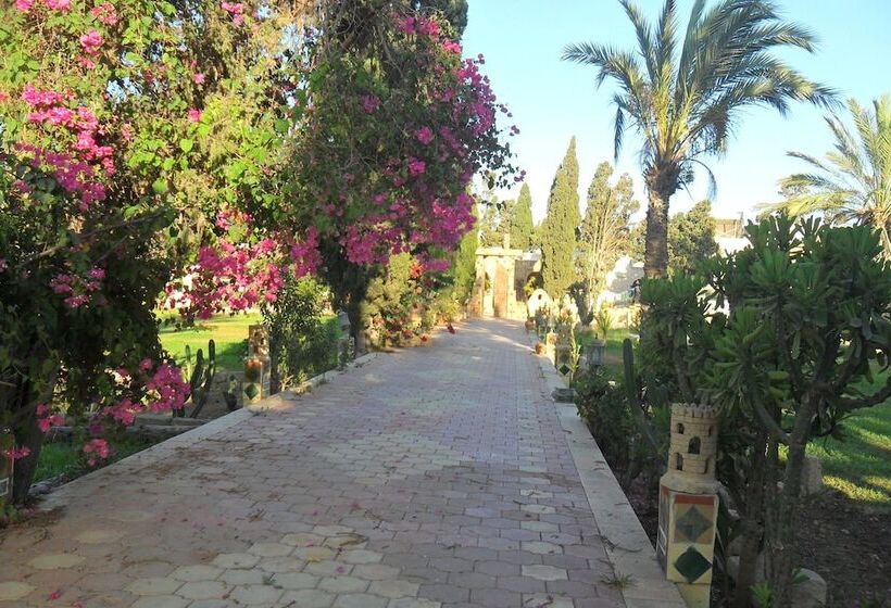 فندق Ben's House