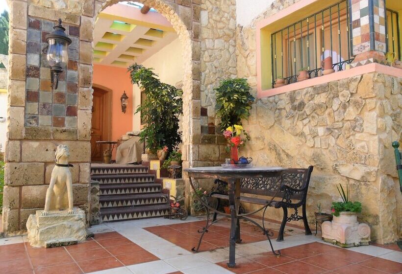 فندق Ben's House