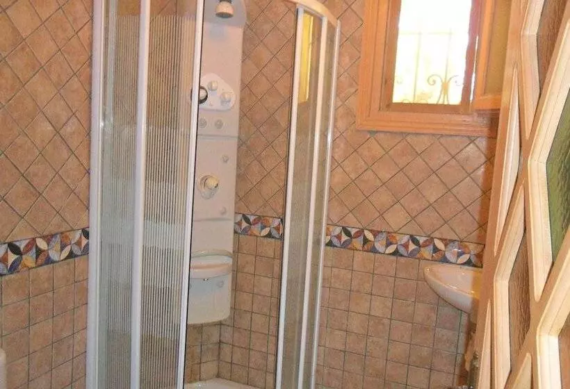 هتل Ben's House