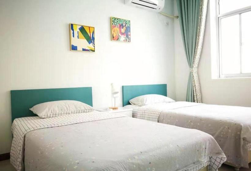 Huashan Lotus International Hostel