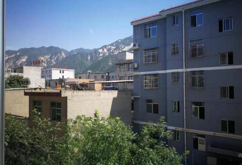Huashan Lotus International Hostel