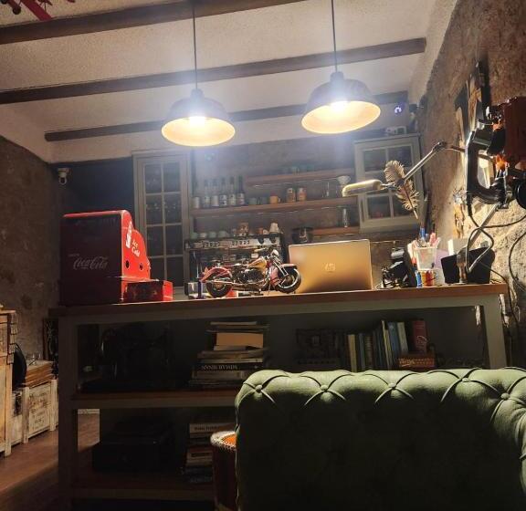 민박 Assos Sunset Boutique