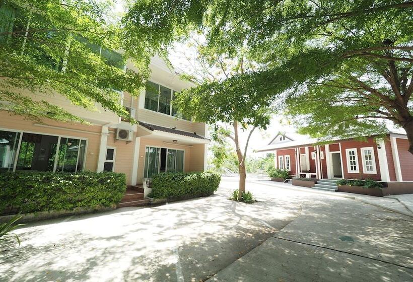 هتل Baan Suan Resort Juree Punsuk