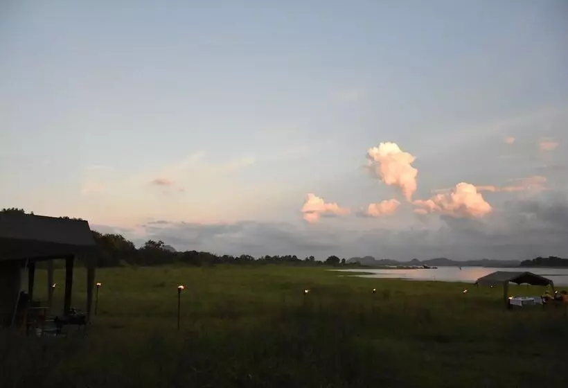 Hotelli Explorer By Eco Team  Maduru Oya National Park