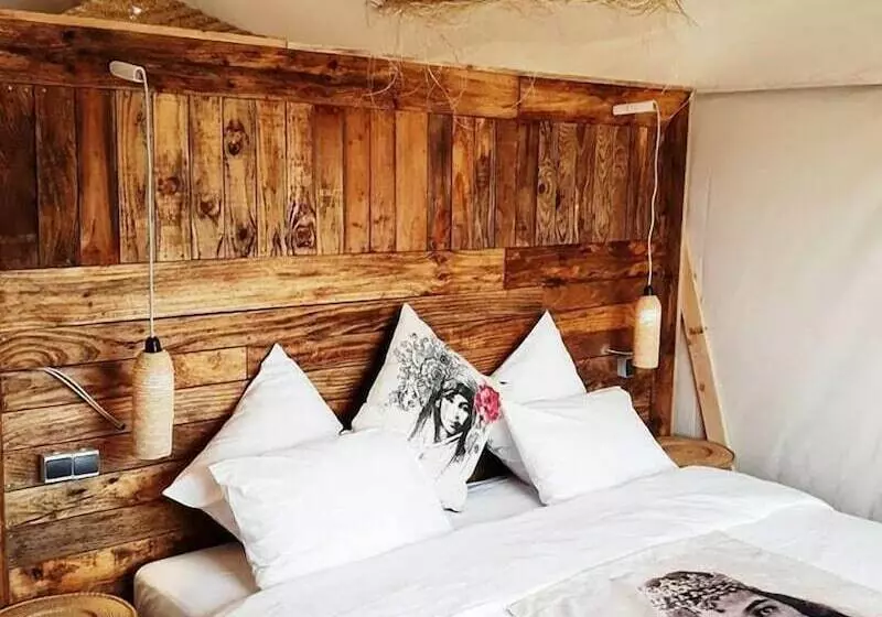 Hotelli Inara Camp