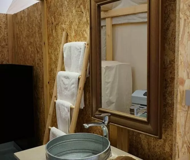 Hotelli Inara Camp