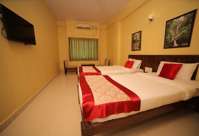 Hotel Kamat Plus
