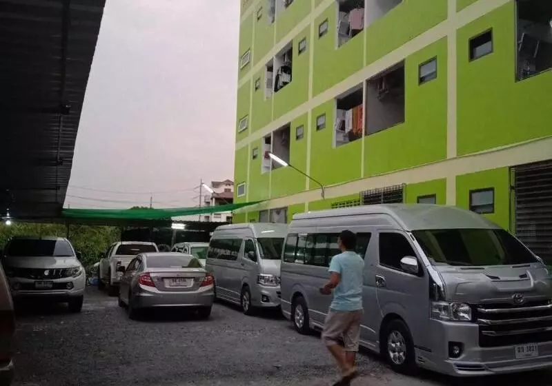 ホテル Natcha Place Thammasat Rangsit