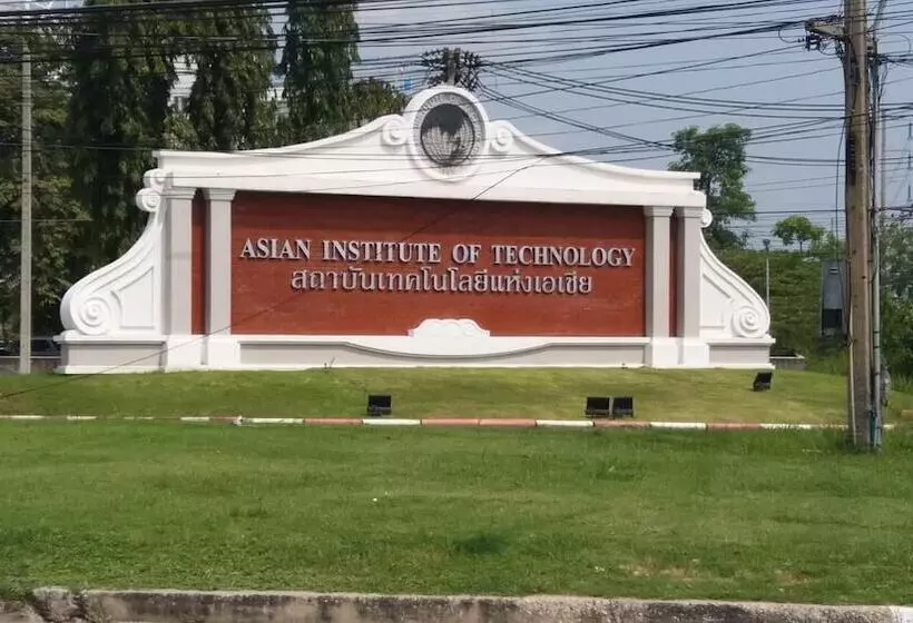 ホテル Natcha Place Thammasat Rangsit