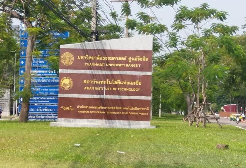هتل Natcha Place Thammasat Rangsit