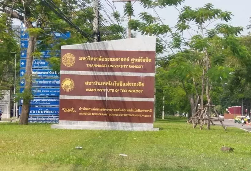 ホテル Natcha Place Thammasat Rangsit