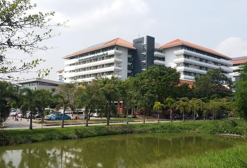 هتل Natcha Place Thammasat Rangsit