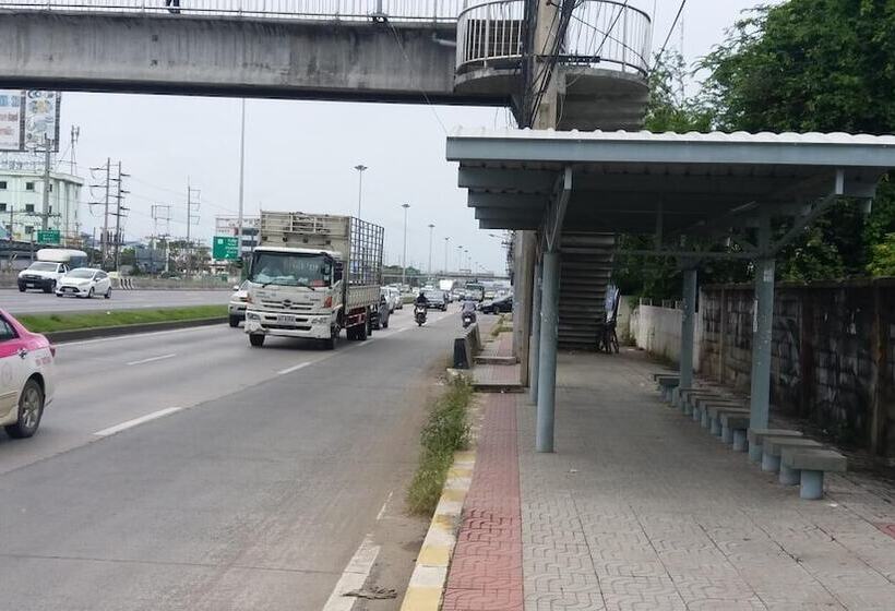 هتل Natcha Place Thammasat Rangsit