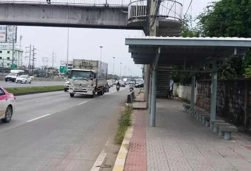 ホテル Natcha Place Thammasat Rangsit