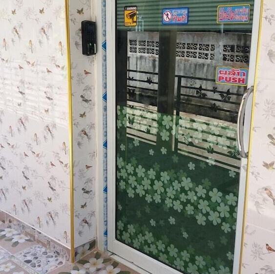 هتل Natcha Place Thammasat Rangsit