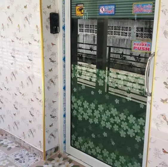 ホテル Natcha Place Thammasat Rangsit